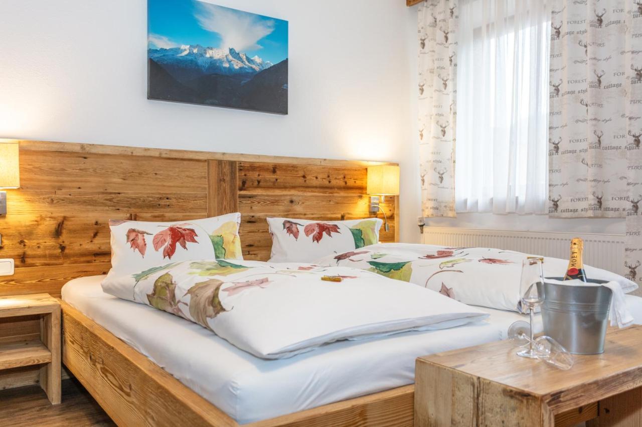 Отель Gasthof St. Adolari Санкт-Ульрих-ам-Пиллерзее Экстерьер фото