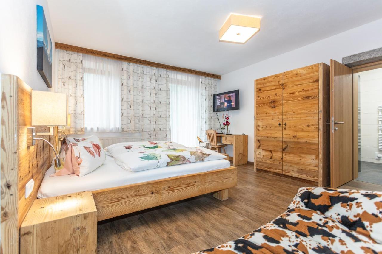 Отель Gasthof St. Adolari Санкт-Ульрих-ам-Пиллерзее Экстерьер фото