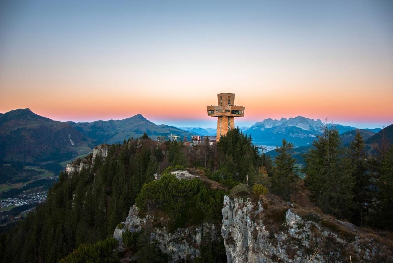 Отель Gasthof St. Adolari Санкт-Ульрих-ам-Пиллерзее Экстерьер фото